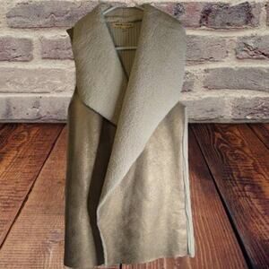 Mesh + Lace Medium gold and tan Sherpa vest jacket. Winter, party, holidays.